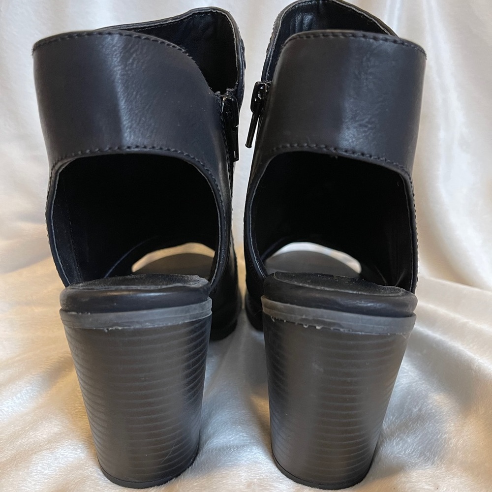 Francesca’s Collection Open Toe Bootie - Picture 4 of 6